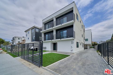 Photo of 601 1/4 W 41st Place, Los Angeles, CA 90037 (MLS # 26648619)