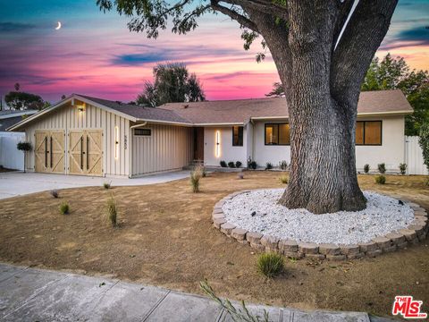 Photo of 5853 Keokuk Avenue, Woodland Hills, CA 91367 (MLS # 25625191)