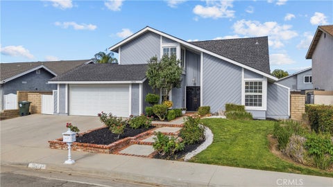 Photo of 25676 Lochmoor RD, Valencia, CA 91355 (MLS # SR26152344)