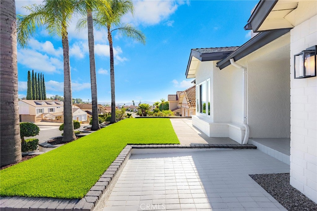 22105 Birds Eye Dr
