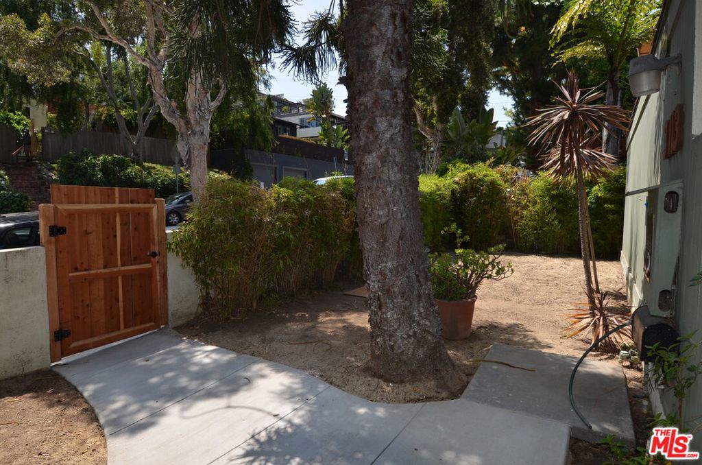 Santa Monica mid-century, Great beach location!  4Plex  Newly remodeled, one bed one bath apartment. Features kitchen and bathroom, including dishwasher, refrigerator stove & Wood beamed ceiling, newly refinished wood floors & large private patio. This property is on 5th street within short distance to Santa Monica Beach, Rose Ave & Main Street. Beautiful quiet location.  Building has laundry room. One covered parking spot.