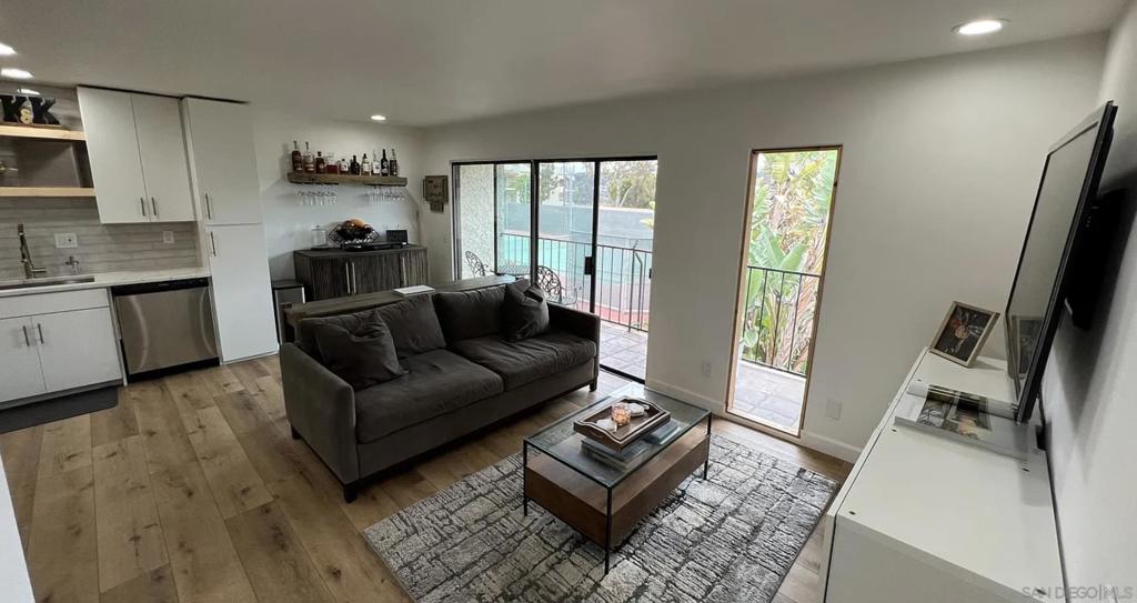 1092 Fresno St 4