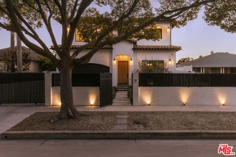 Photo of 1723 S Corning Street, Los Angeles, CA 90035 (MLS # 26991787)