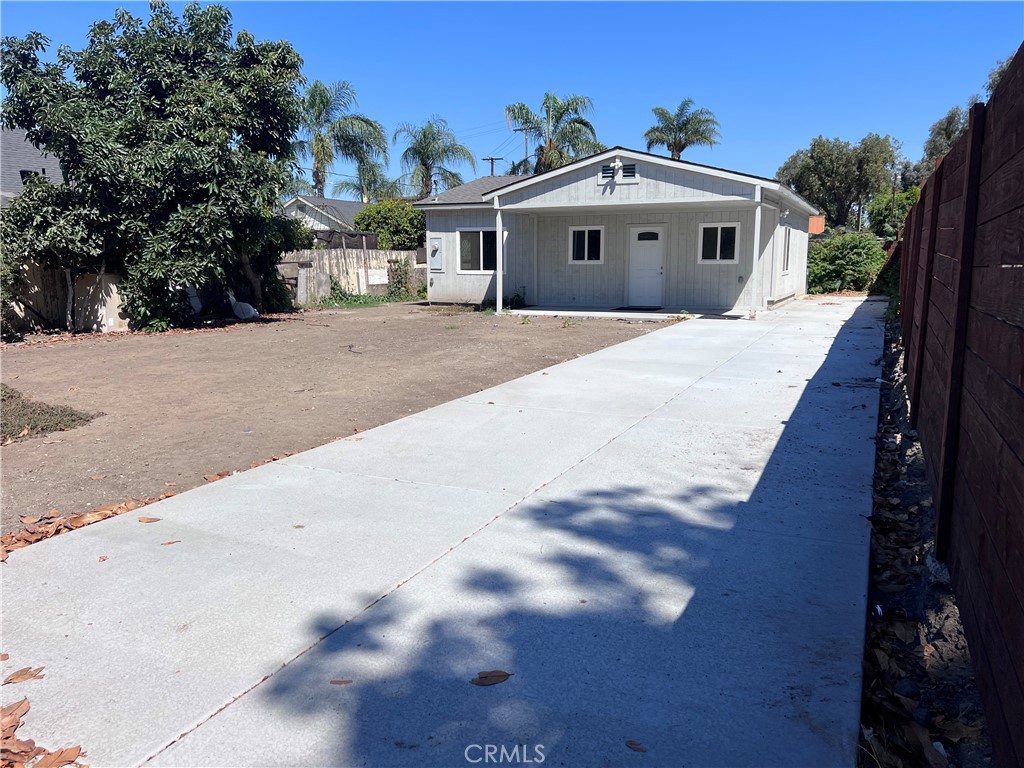 1727 SANTA ANA Boulevard