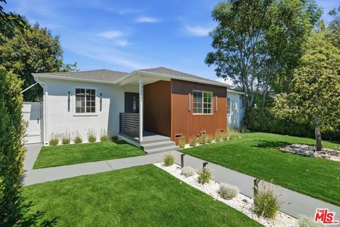 Photo of 17721 Burbank Boulevard, Encino, CA 91316 (MLS # 26841333)