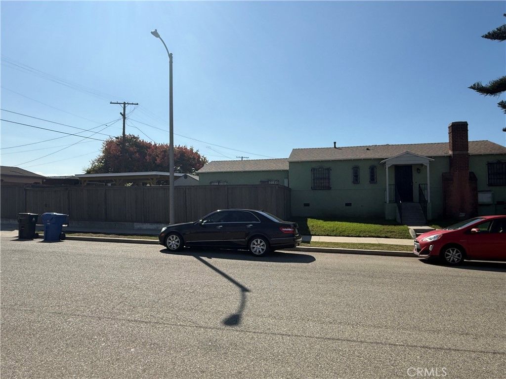 Photo of 10600 Ruthelen St, Los Angeles, CA 90047 (MLS # PW25236539)