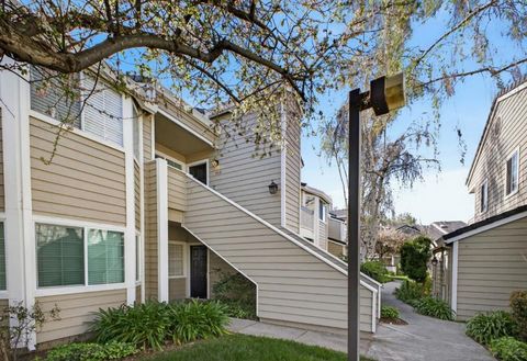 Photo of 5913 Lake Almanor Drive, San Jose, CA 95123 (MLS # ML82038243)