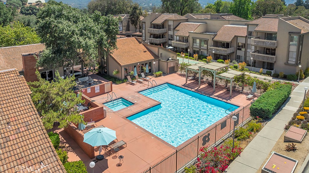 Oaknoll Villas (314) - Residential