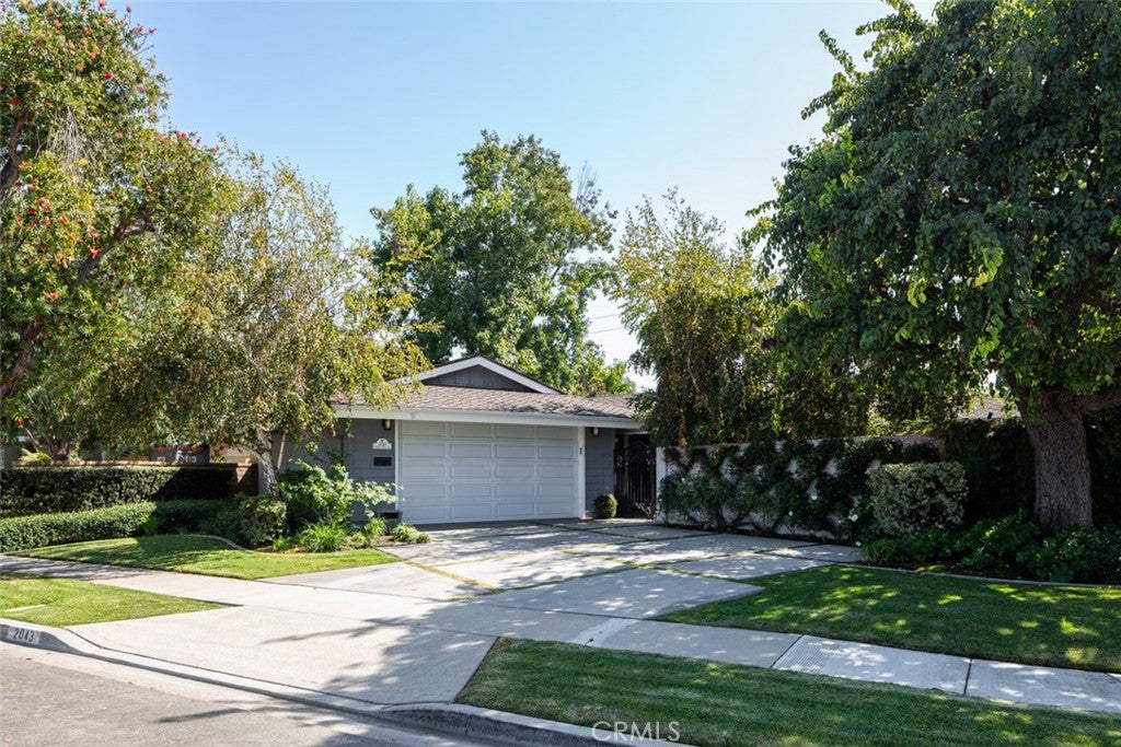 2043 N Capella Court, Costa Mesa CA 92626