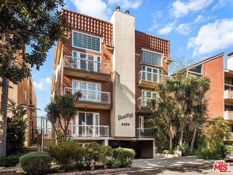 Photo of 2329 S Bentley Avenue #101, Los Angeles, CA 90064 (MLS # 26102680)