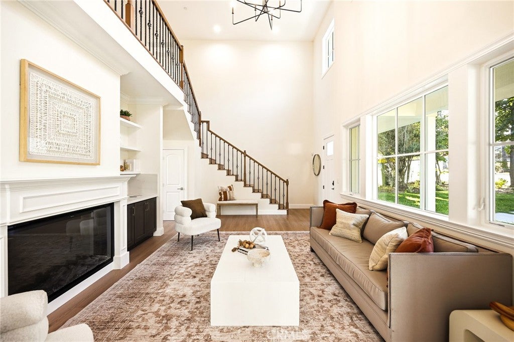 1688 E Mendocino