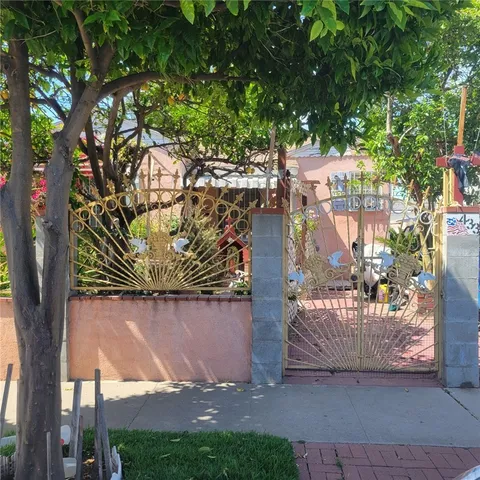 433 E 74th Street, Los Angeles, CA 90003 - MLS#: SB25262200