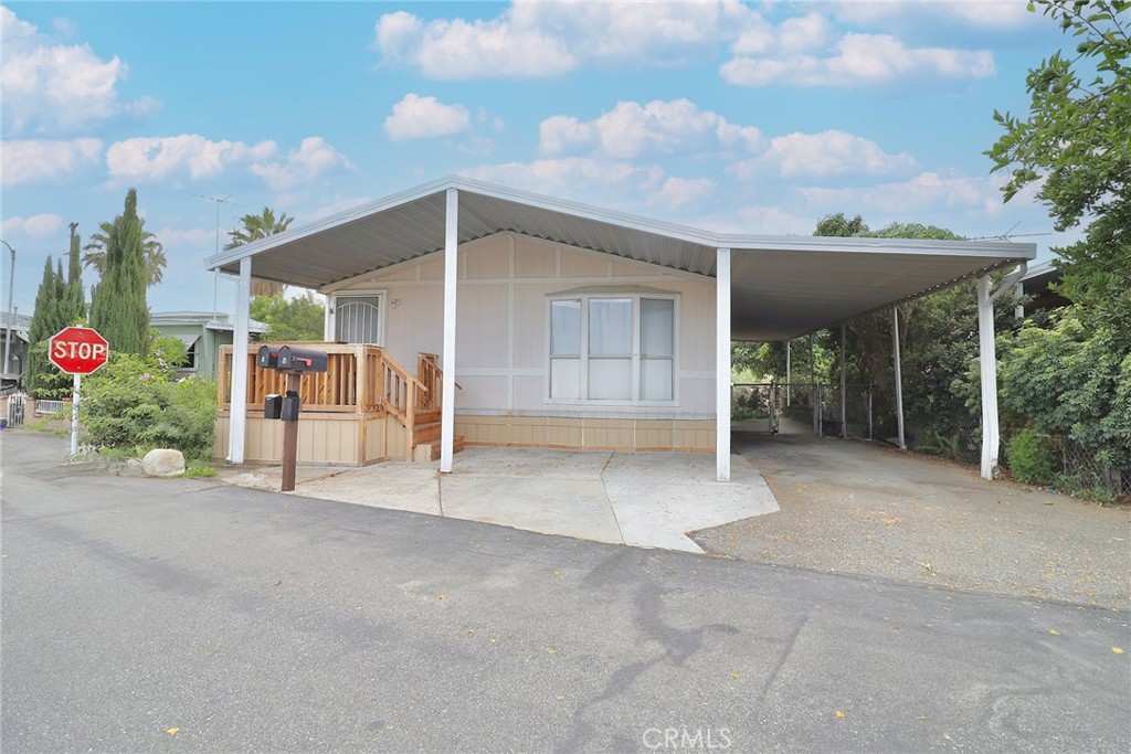 Nice beautiful mobile home, total rehab. Brand new laminated flooring, appliances, light fixtures, and new paint inside and out (Outside will be painted week of 9/15 -9/19. Upgraded kitchen and upgraded bathrooms. Very spacious, mobile home park includes swimming pool, club house with kitchen, and guess parking.
