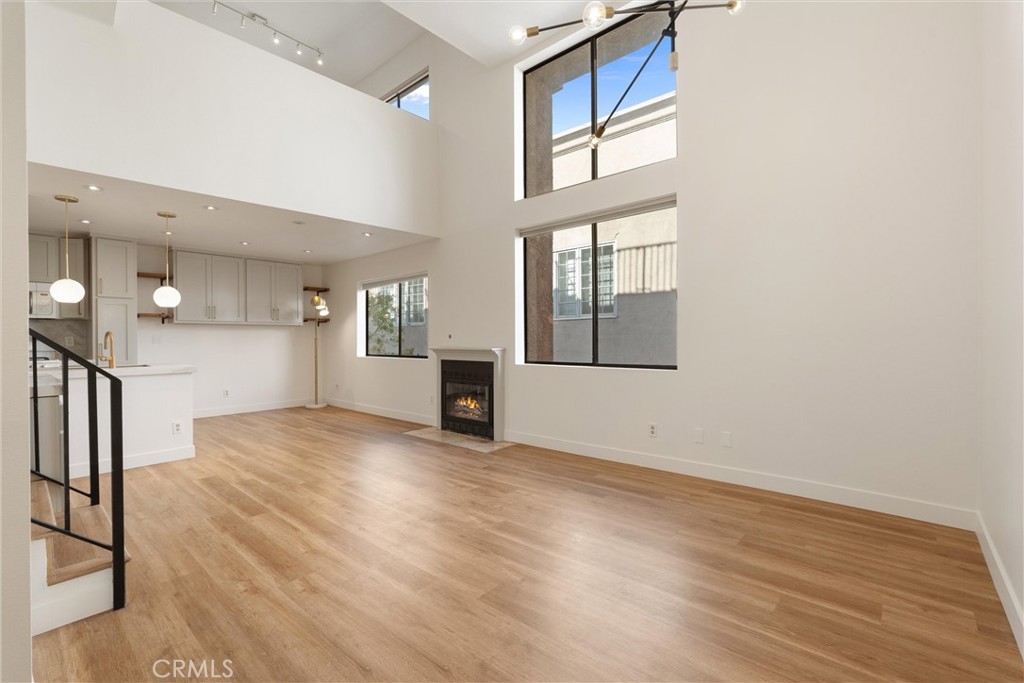 869 S Wooster 303