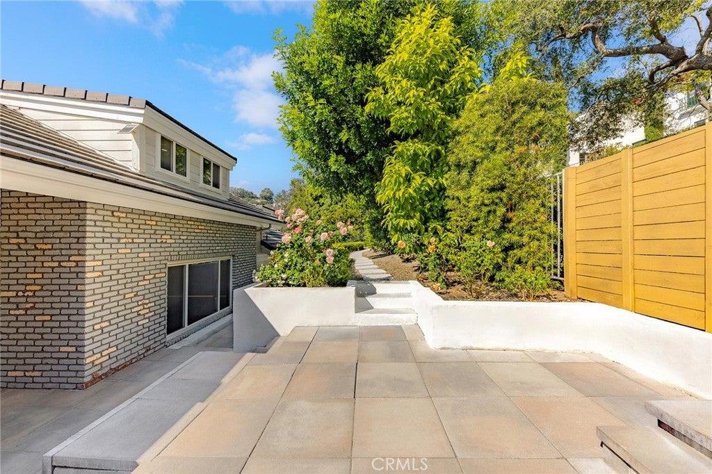 411 Woodcliffe