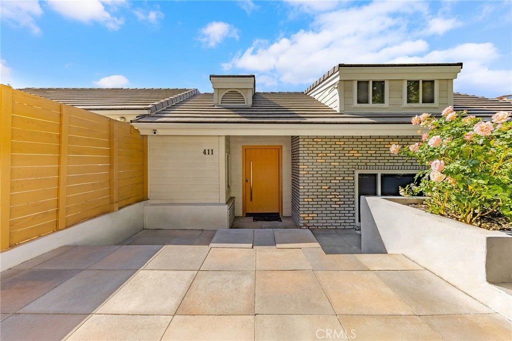 411 Woodcliffe RD