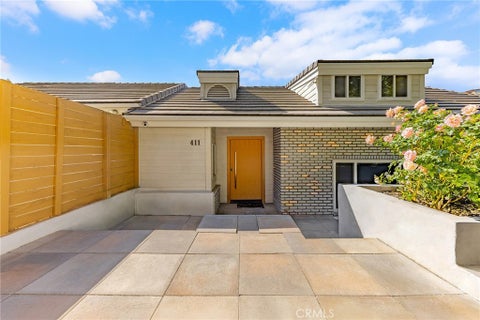 Photo of 411 Woodcliffe RD, Pasadena, CA 91105 (MLS # TR26120793)