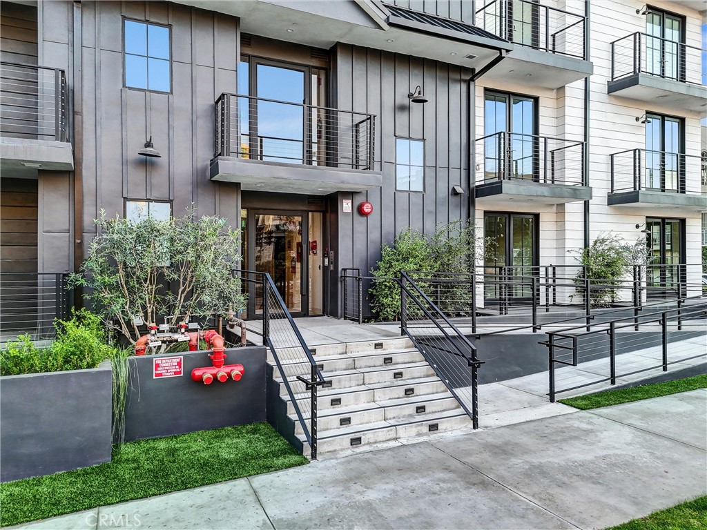 10352 Riverside Drive 203A