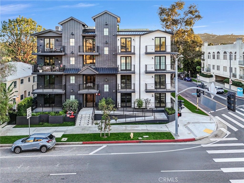 Photo of 10352 Riverside Drive #203A, Toluca Lake, CA 91602 (MLS # GD26035801)