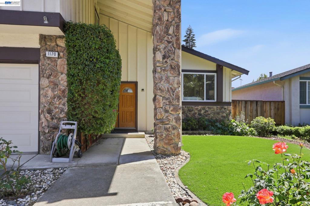 1170 Bennett Ct