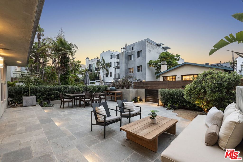 24 Voyage Street 2