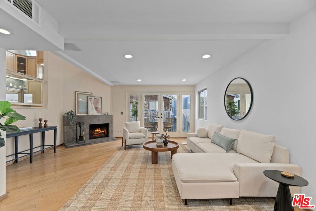 24 Voyage Street 2