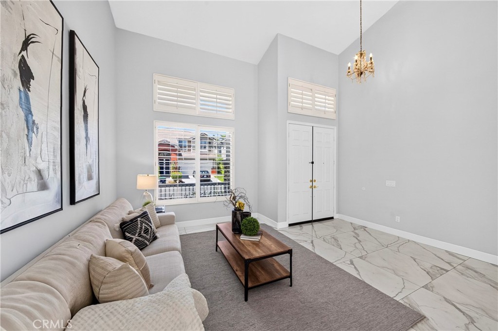 1238 Hampton Court