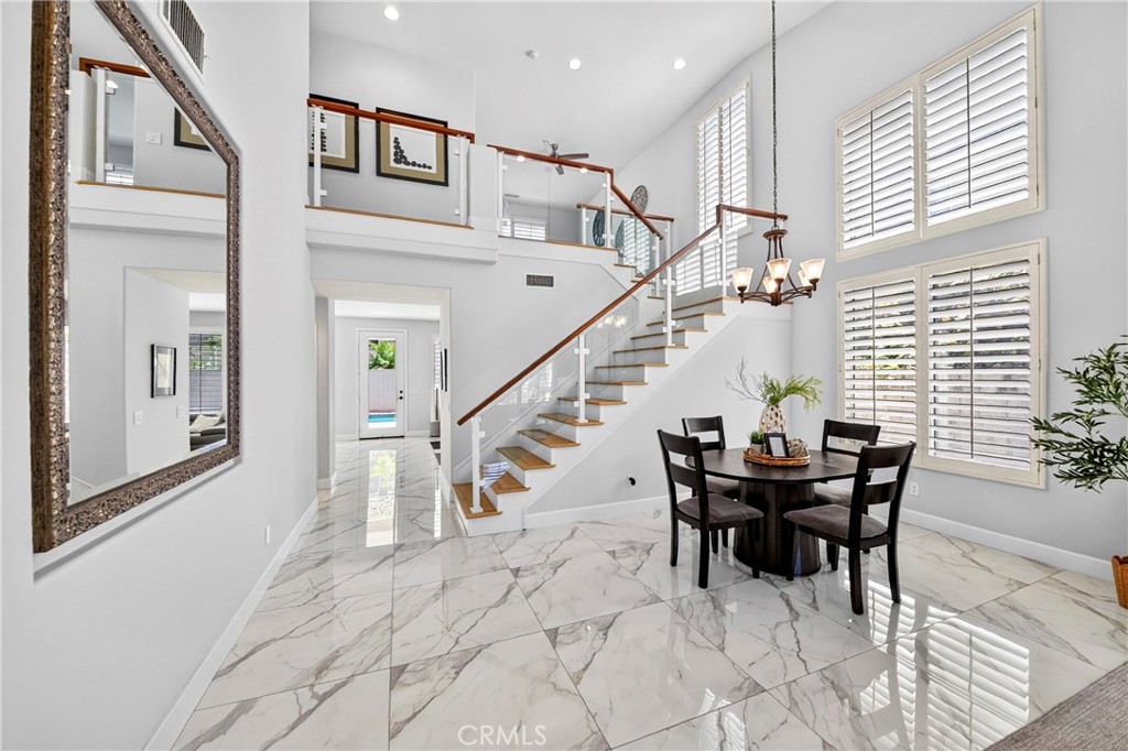 1238 Hampton Court