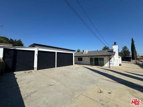13807 Paddock Street Sylmar CA 91342