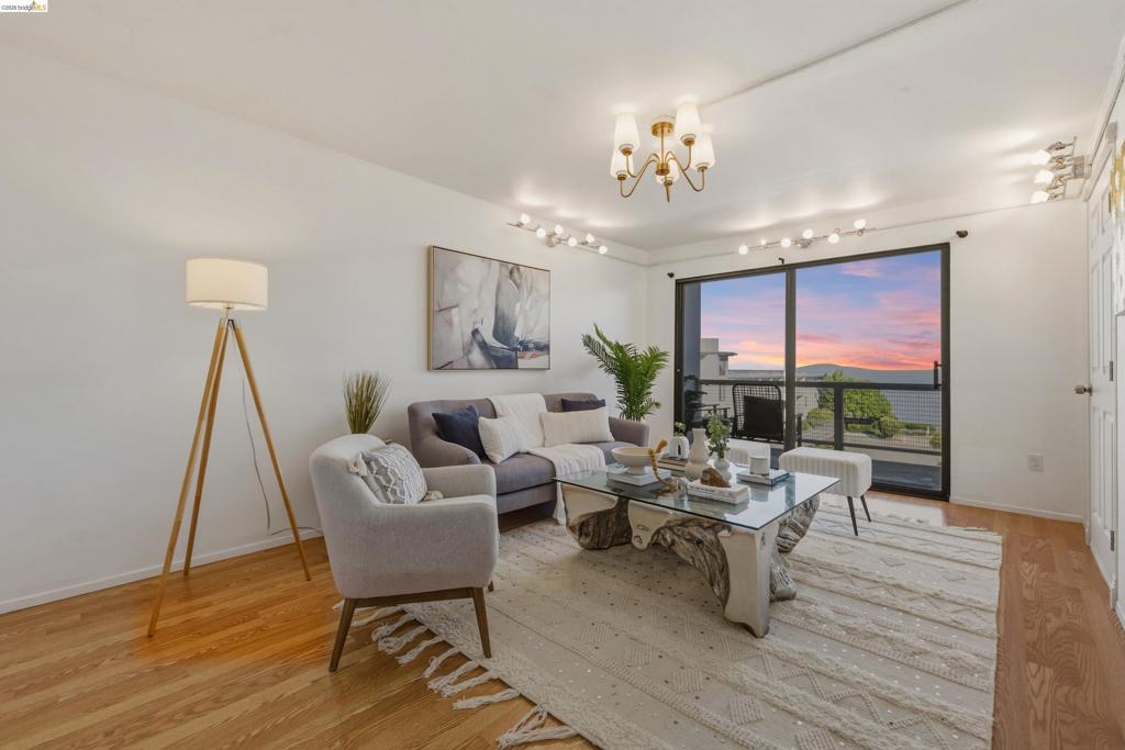 6 Commodore Dr Dr