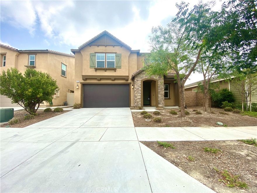 Beautiful newer upgraded home featuring a spacious open floor plan, stainless steel appliances, and generously sized rooms. The large backyard offers low-maintenance landscaping, perfect for relaxing or entertaining. Located in a community with fantastic amenities including a clubhouse, parks, BBQ area and more—ideal for families. Conveniently close to shopping, dining, and major freeways, and situated within a top-rated school district.