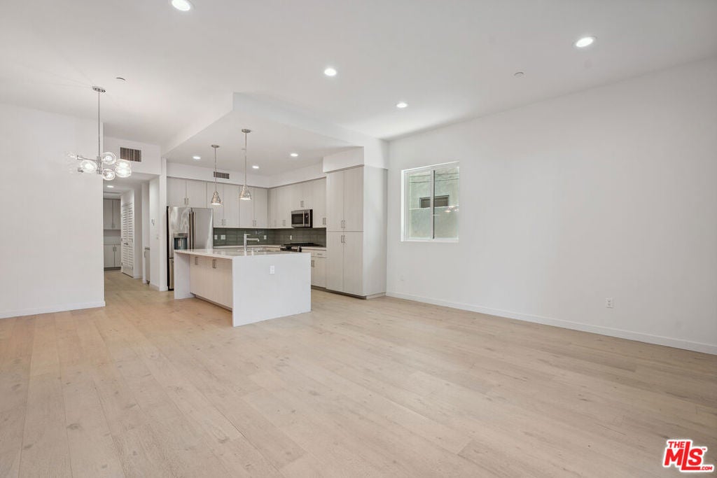 1746 Garfield Place 101