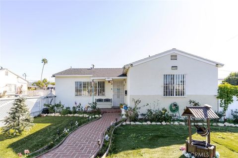 Photo of 7230 Case Avenue, Sun Valley, CA 91352 (MLS # GD26033801)