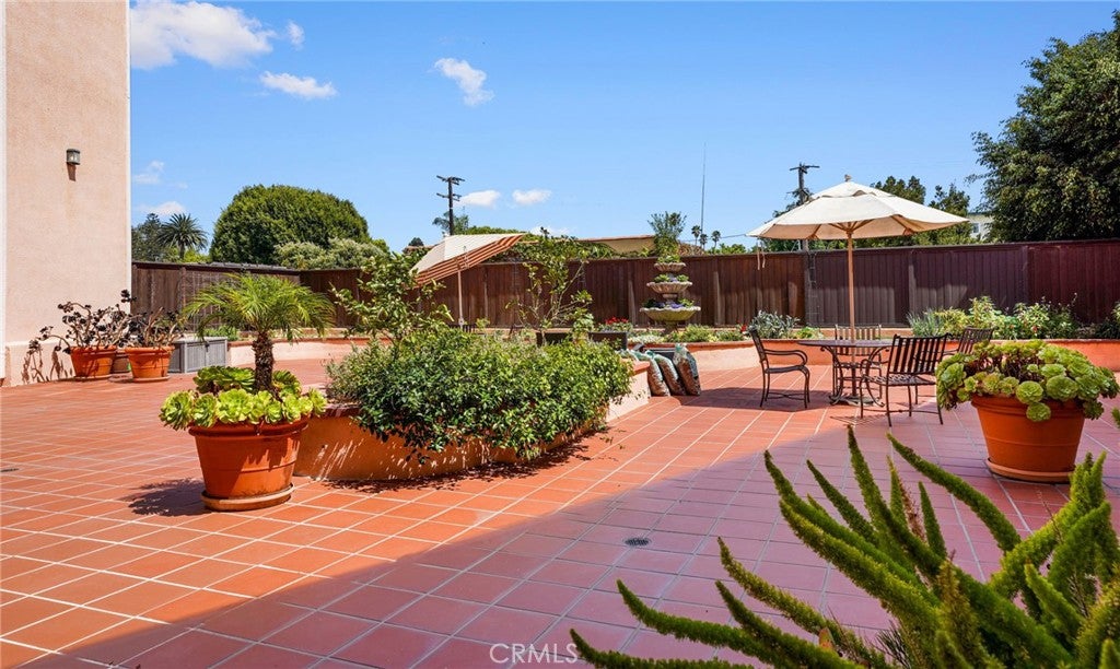 Photo of 2035 4th street ST #202C, Santa Monica, CA 90405 (MLS # CV26174639)