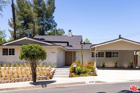 Photo of 20727 Dolorosa Street, Woodland Hills, CA 91367 (MLS # 26828069)