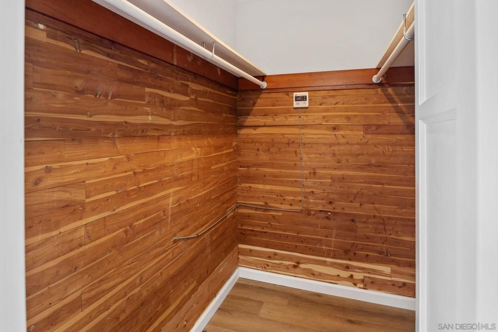 listing image 130727236061791502520
