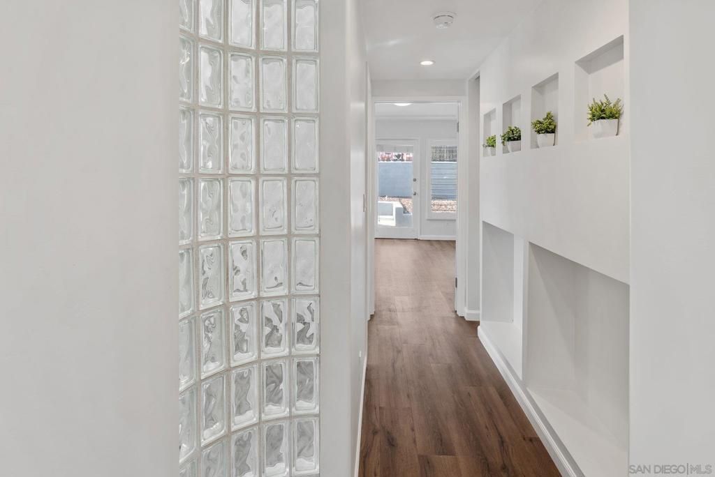 listing image 130729372754452201494