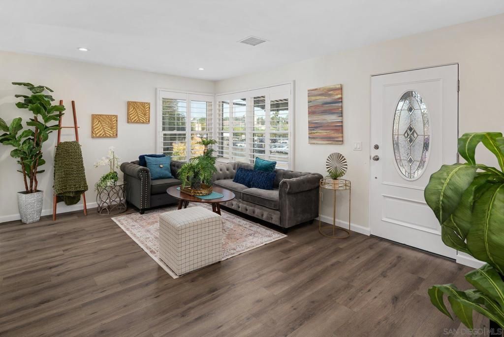 listing image 130728161815899556835