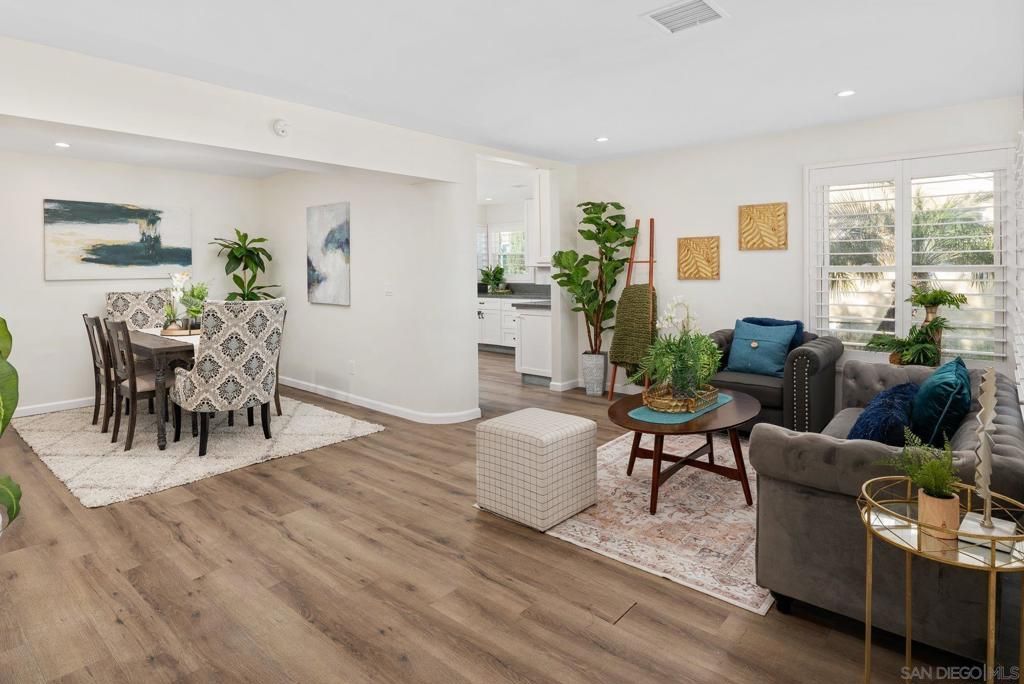 listing image 130721573515845796459
