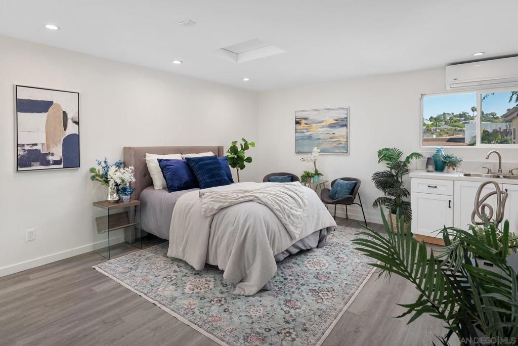listing image 130722975928013617944