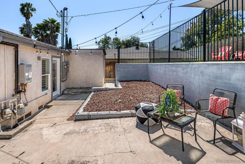 listing image 130728814364949057651
