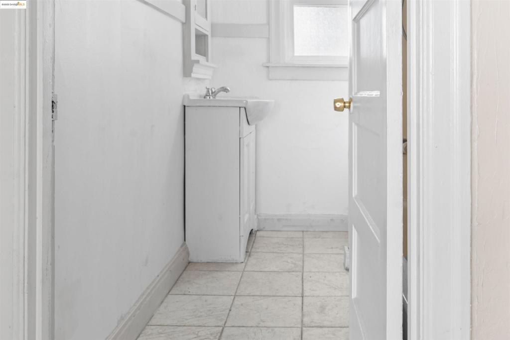 LAURELDICT - Residential Lease