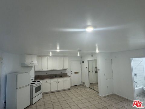 Photo of 428 S Grand View Street #100, Los Angeles, CA 90057 (MLS # 26829469)