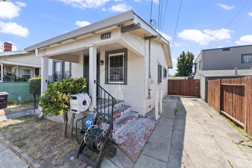 1206 60th Ave