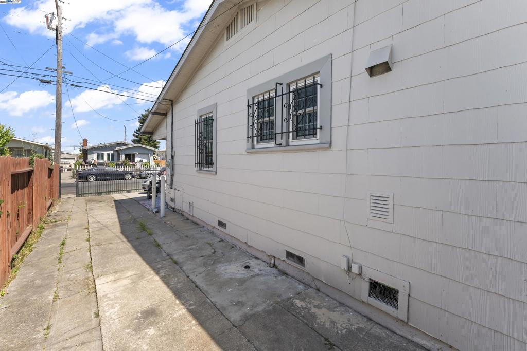 1206 60th Ave