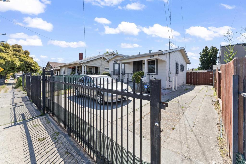1206 60th Ave