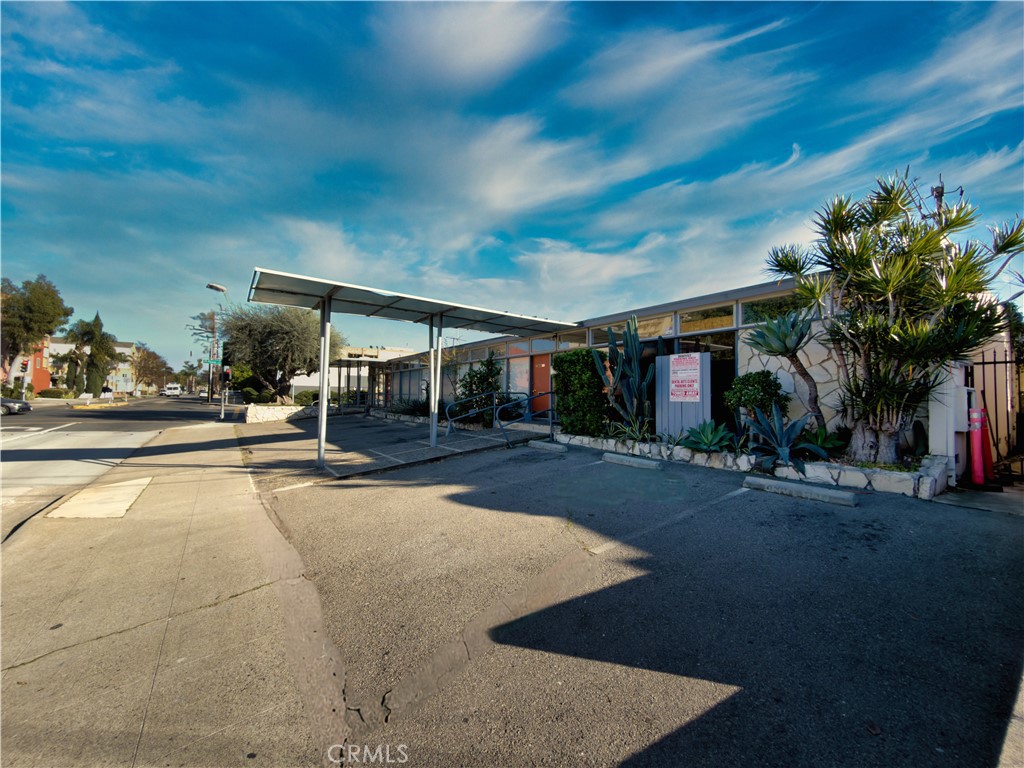 1126 N Flower Street