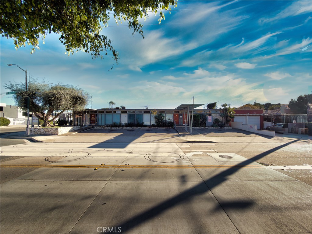 1126 N Flower Street