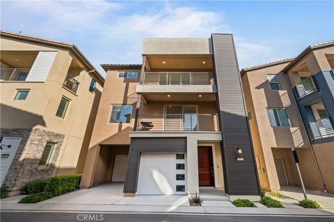 602 Catalonia Lake Forest CA 92630