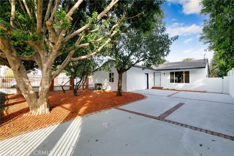 Photo of 15643 Lassen, North Hills, CA 91343 (MLS # SR26023108)